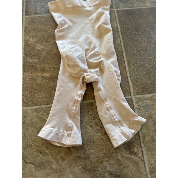 New Skims Seamless Sculpt Mid Thigh Short Size Small Sand - Picture 6 of 9